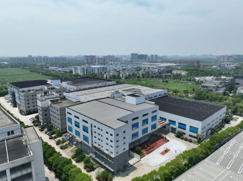 Hench Machinery Factory Overview - Professional Blow Molding Machine Manufacturer