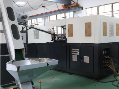 HQ-2000 1.8L fully automatic bottle blowing machine 2-Cavity 2200BPH