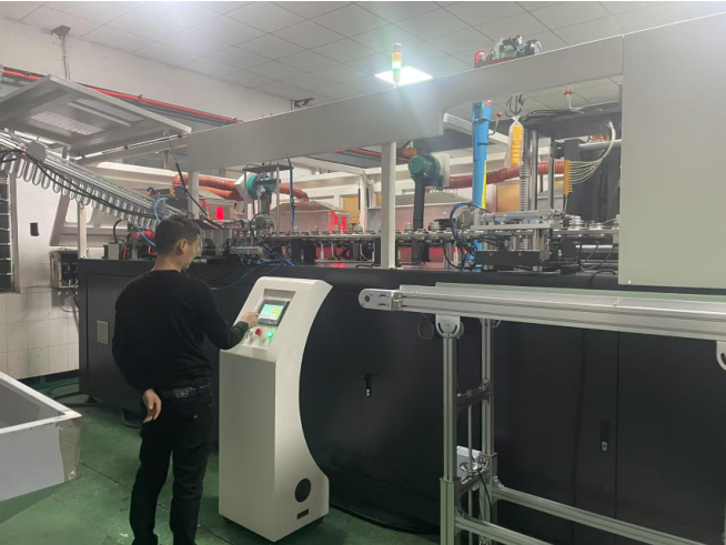 fully automatic bottle blowing machine HQ-5000 5L 1 cavity 1 main view